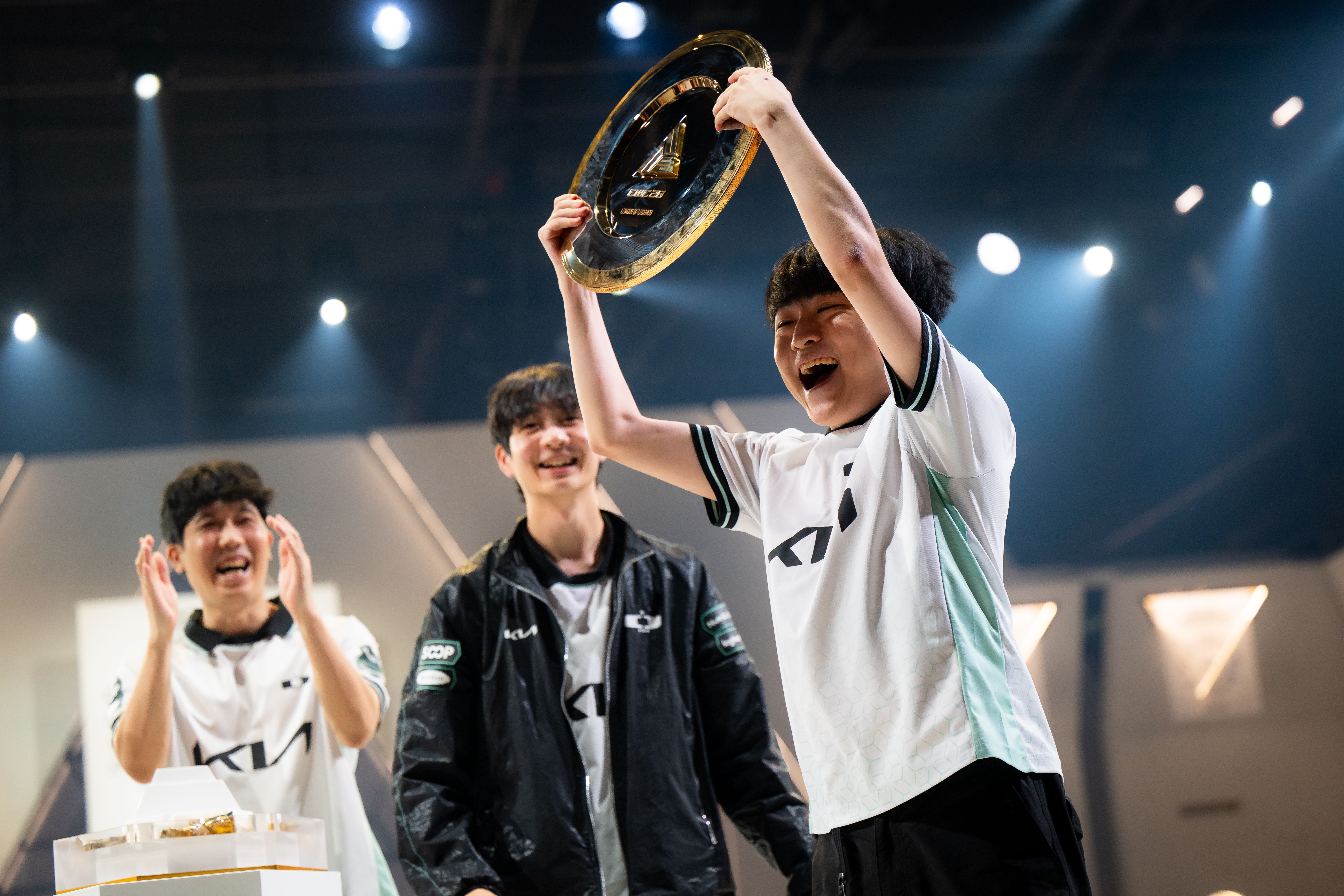 Dplus KIA Sweep Karmine Corp 3-0 to Win League of Legends at EWC 2026